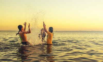 10 Tips To Keep Your Children Safe at the Beach