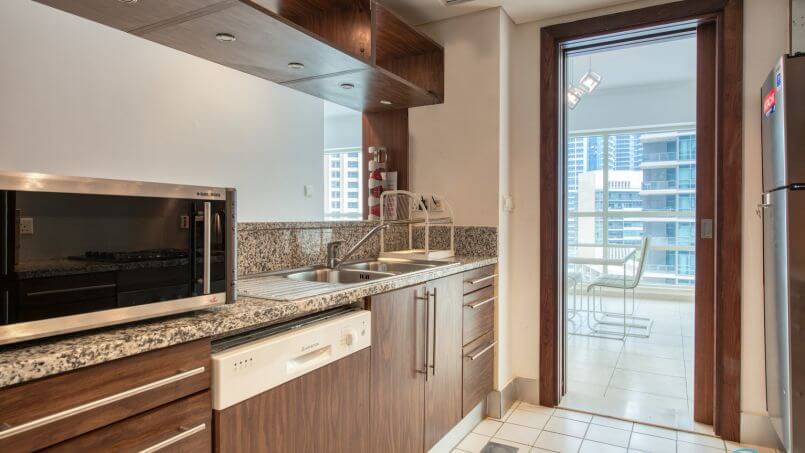 DELUXE HOLIDAY HOMES - spacious-and-bright-apartment-in-dubai-marina-10