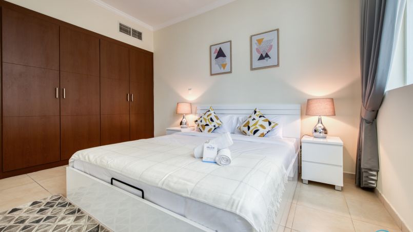 DELUXE HOLIDAY HOMES - immaculate-1-bedroom-apartment-in-burj-al-nujoom-downtown-dubai-23