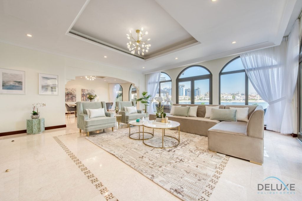 Resort-like Stay Beachfront & Skyline Views w/ Pool & Backyard Villa, Palm Villa