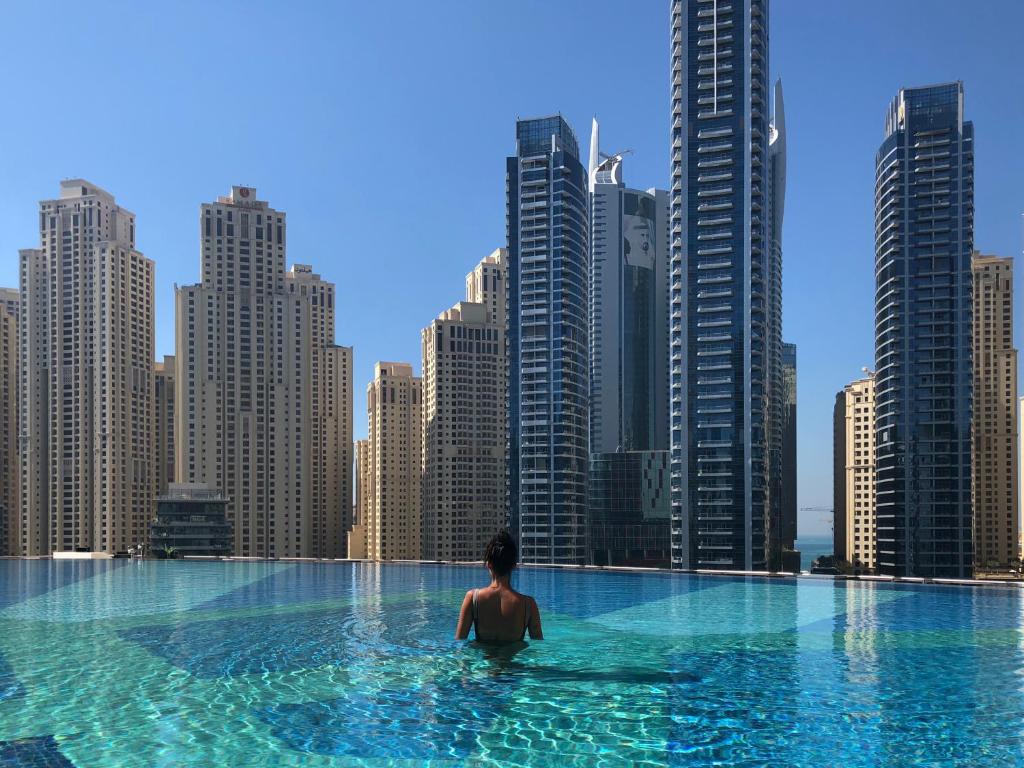 Вот все, что нужно знать о самой бронируемой резиденции в Dubai Marina. 3