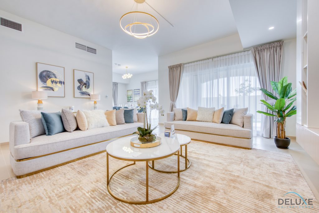 Элегантная вилла 4BR с комнатой помощника в Вилланова
