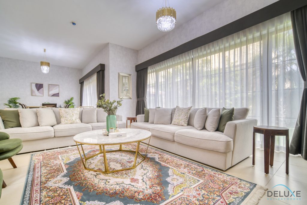 Приятная вилла 4BR с комнатой помощника в Nadd Al Shiba Third