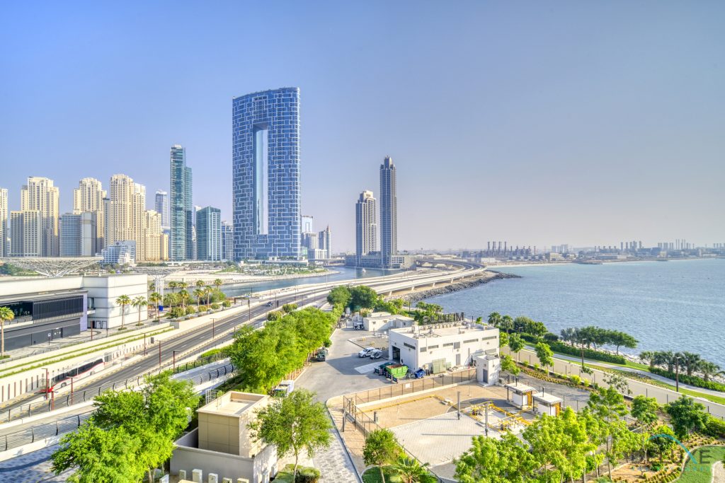 غرفة ساحرة من 3 غرف نوم مع غرفة مساعد في مساكن بلوواترز 6