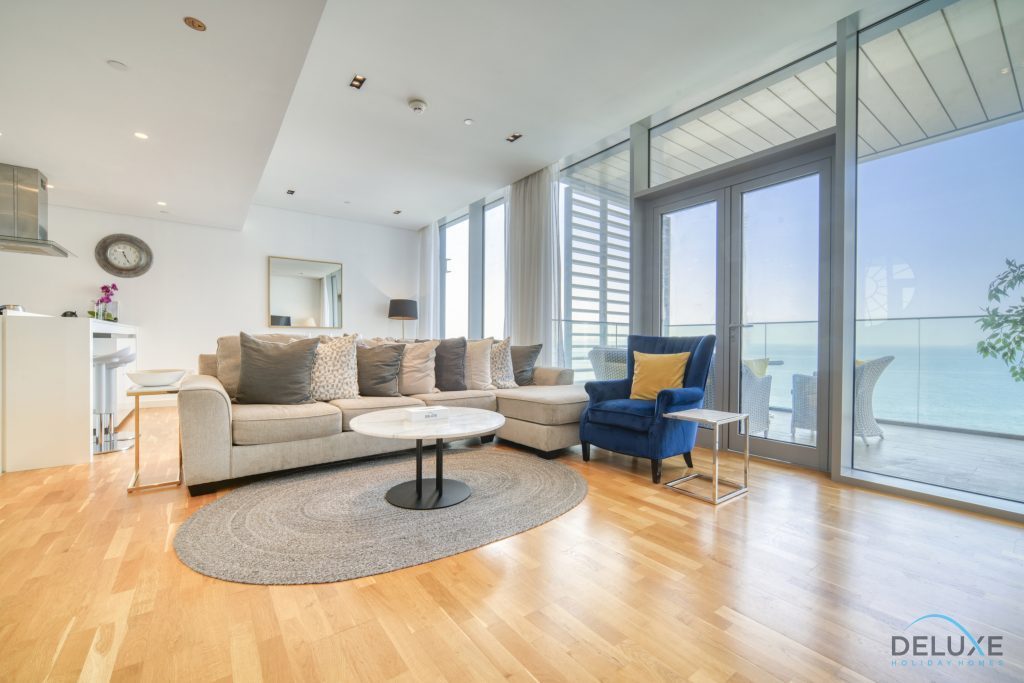 Спокойная 2BR с комнатой помощника в Bluewater’s Residences 5