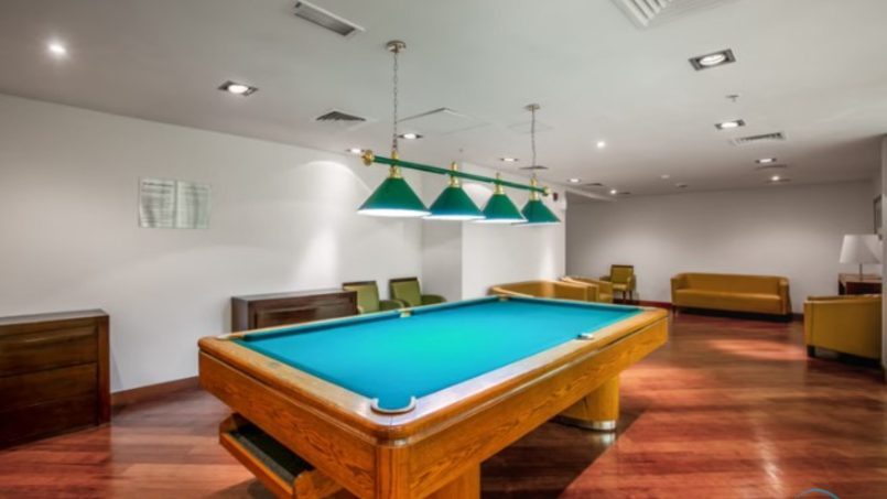 DELUXE HOLIDAY HOMES - Billiard-scaled-18