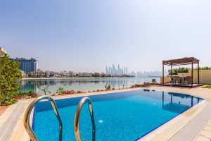 private pool of charming 5br villa in palm jumeirah