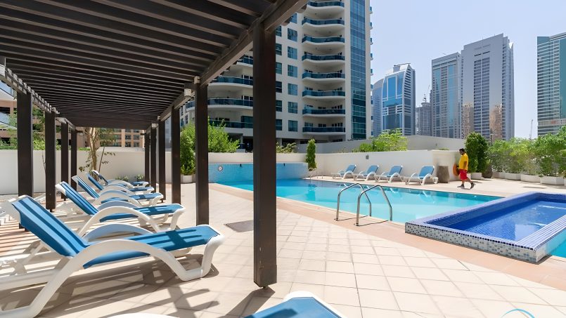 DELUXE HOLIDAY HOMES - Pool 4