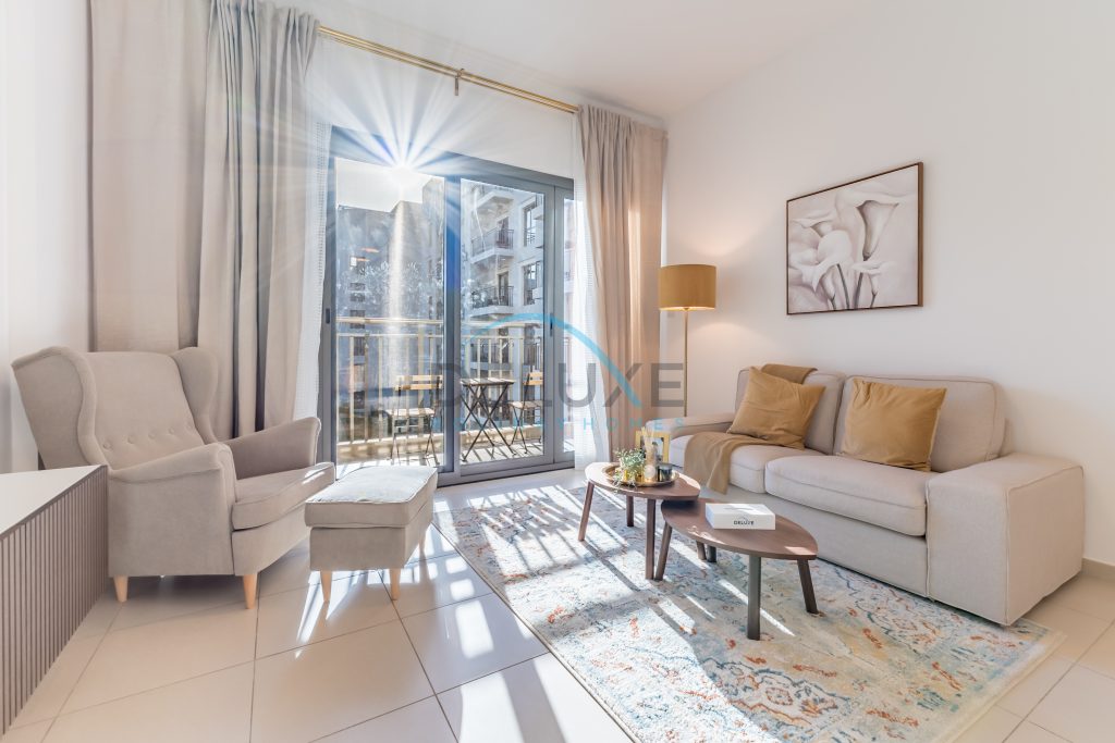 Balcony Overlooking the Swimming Pool, Just Minutes from the Park, Town Square Safi 1A