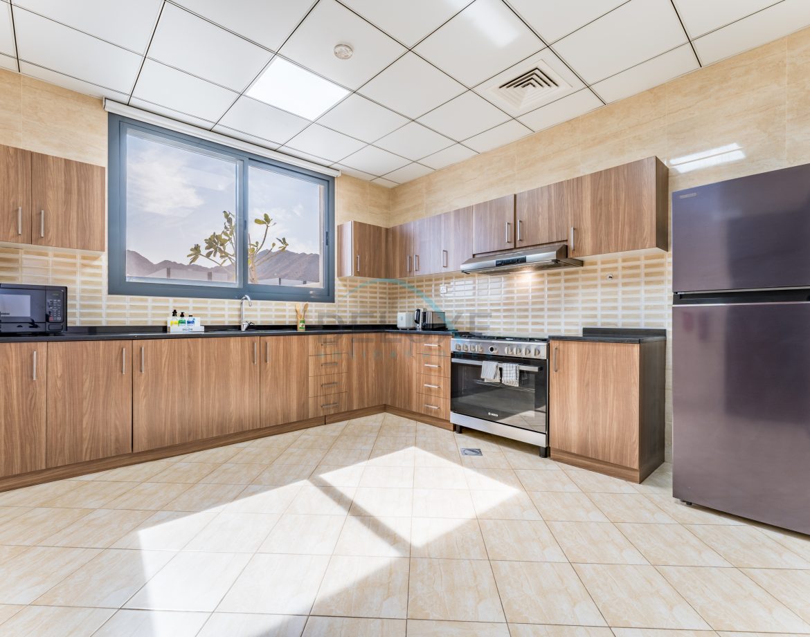 5-Bedroom Sea-View Villa — Al Dana Island — photo 10