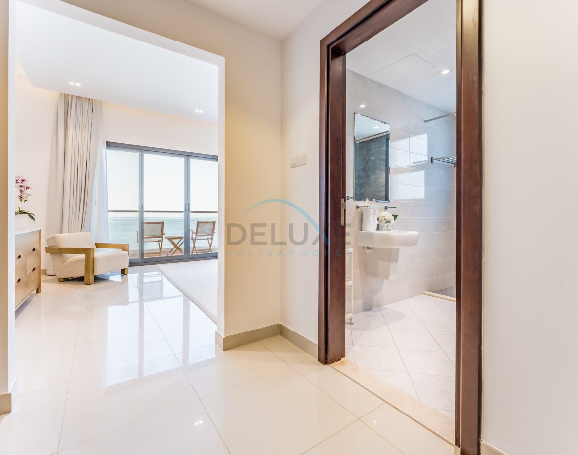5-Bedroom Sea-View Villa — Al Dana Island — photo 14