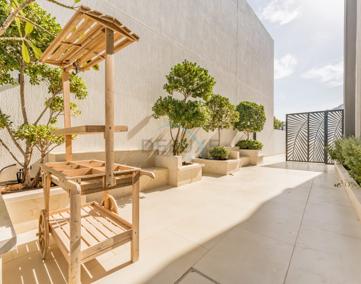 5-Bedroom Sea-View Villa — Al Dana Island — photo 40