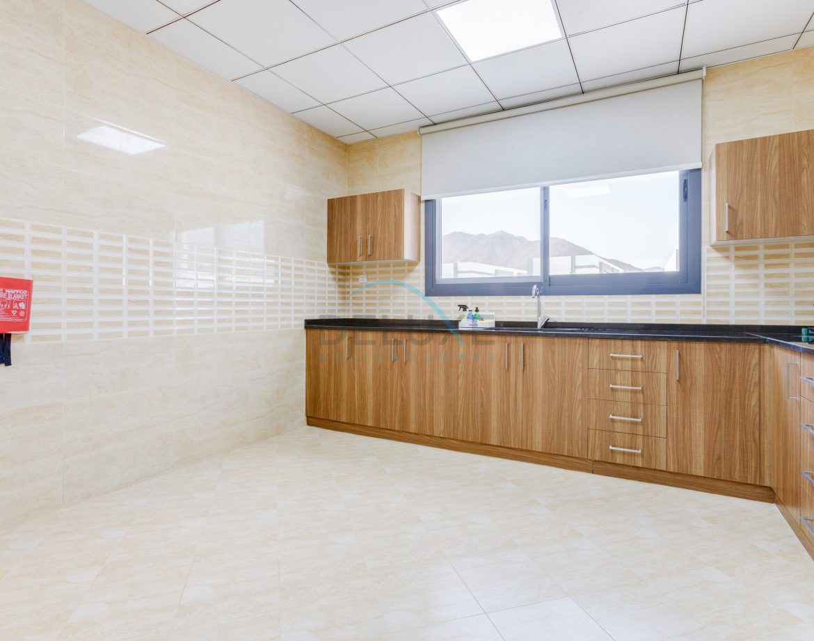 5-Bedroom Sea-View Villa — Al Dana Island — photo 5