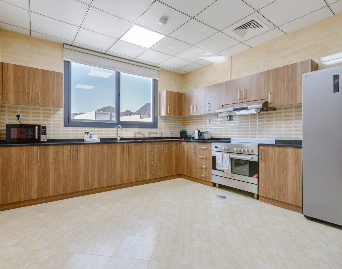 5-Bedroom Sea-View Villa — Al Dana Island — photo 12