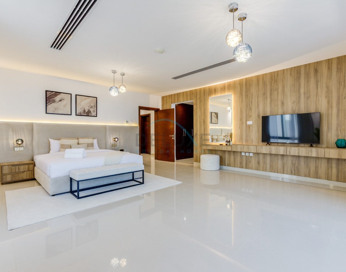 8-Bedroom Sea-View Villa — Al Dana Island — photo 26