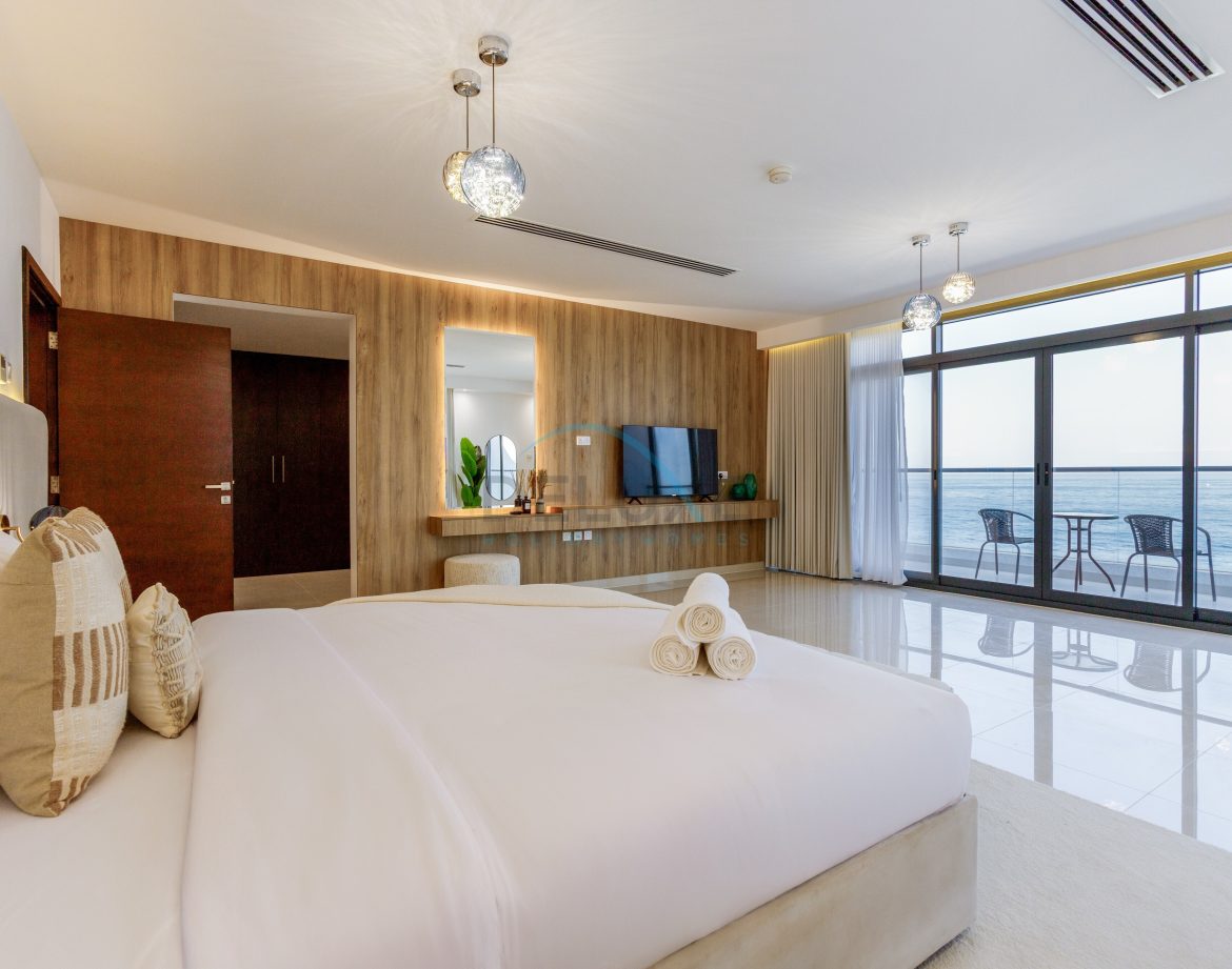 8-Bedroom Sea-View Villa — Al Dana Island — photo 4