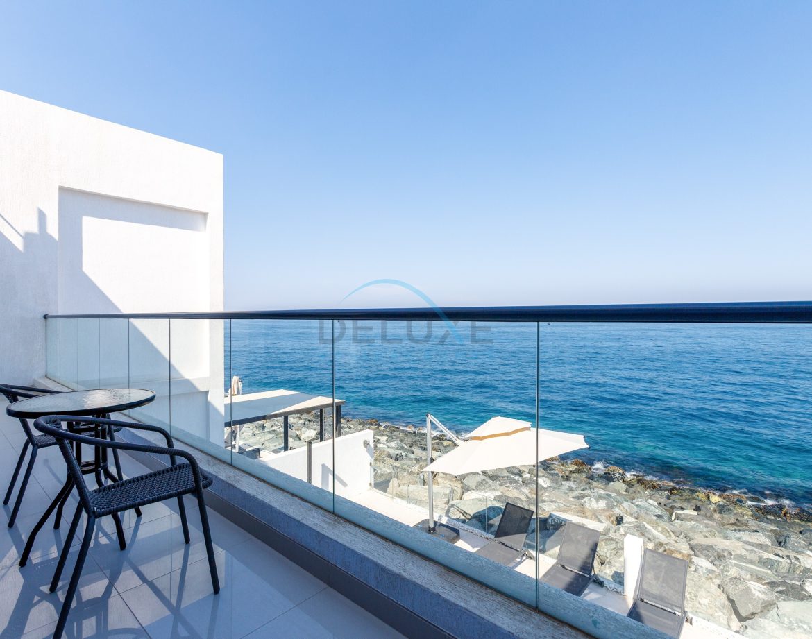 8-Bedroom Sea-View Villa — Al Dana Island — photo 27