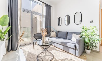 Меблированная 1BR со встроенной техникой, помощником и балконом с видом на город, Елисейский Пантеон