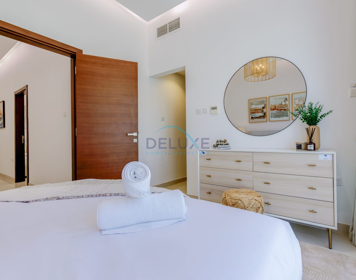 4-Bedroom Sea-View Villa — Al Dana Island — photo 17