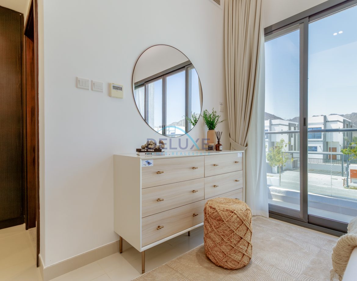 4-Bedroom Sea-View Villa — Al Dana Island — photo 18