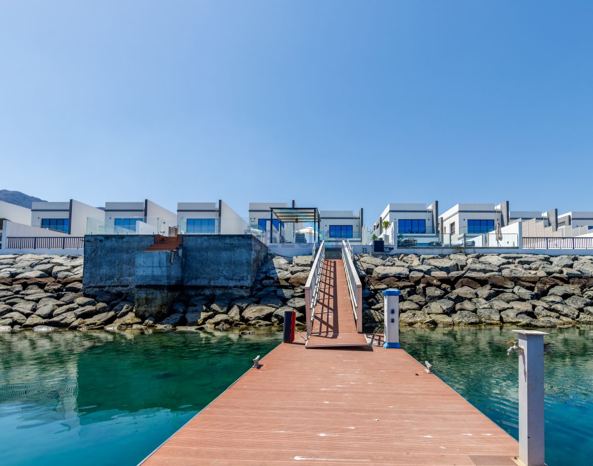 4-Bedroom Sea-View Villa — Al Dana Island — photo 4