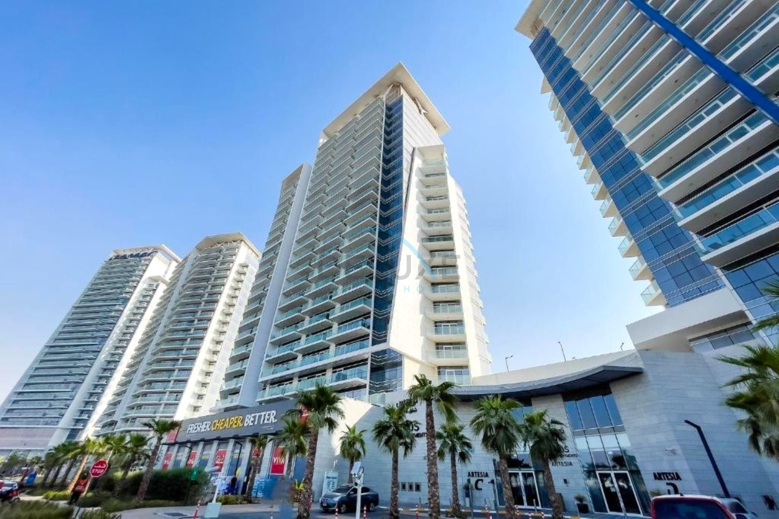 High-Rise Studio Near the Golf Club and Mall with a Community View ...