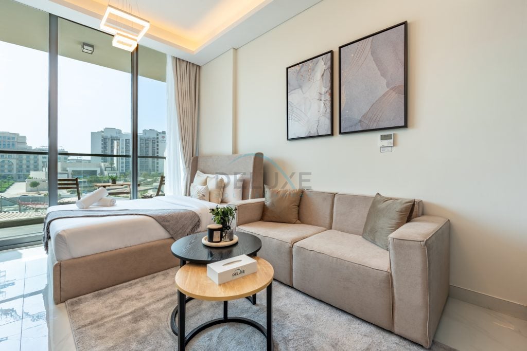 Walking distance to Dubai Miracle Garden and Butterfly Garden, Few minutes’ drive to Mall of the Emirates and IMG Worlds of Adventure – Samana Park Views