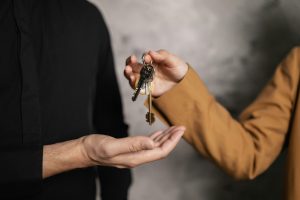 Vacation rental property management: handing over keys to a new guest in Dubai