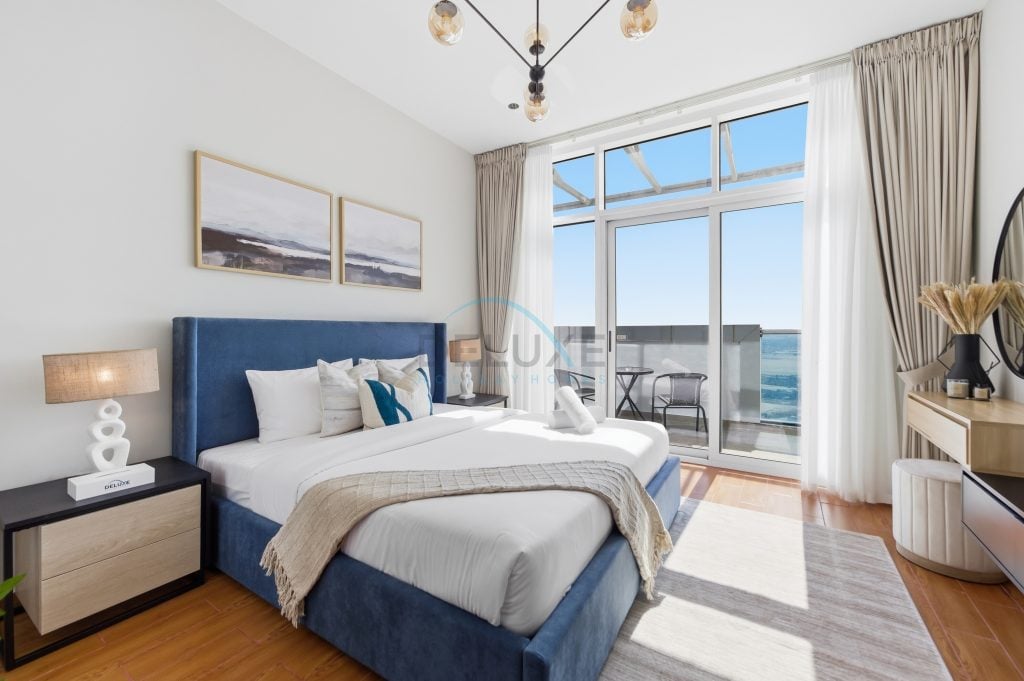 High-Floor Studio, Walking Distance to the Park and 15-Min Drive to Miracle Garden, Al Jawhara Tower