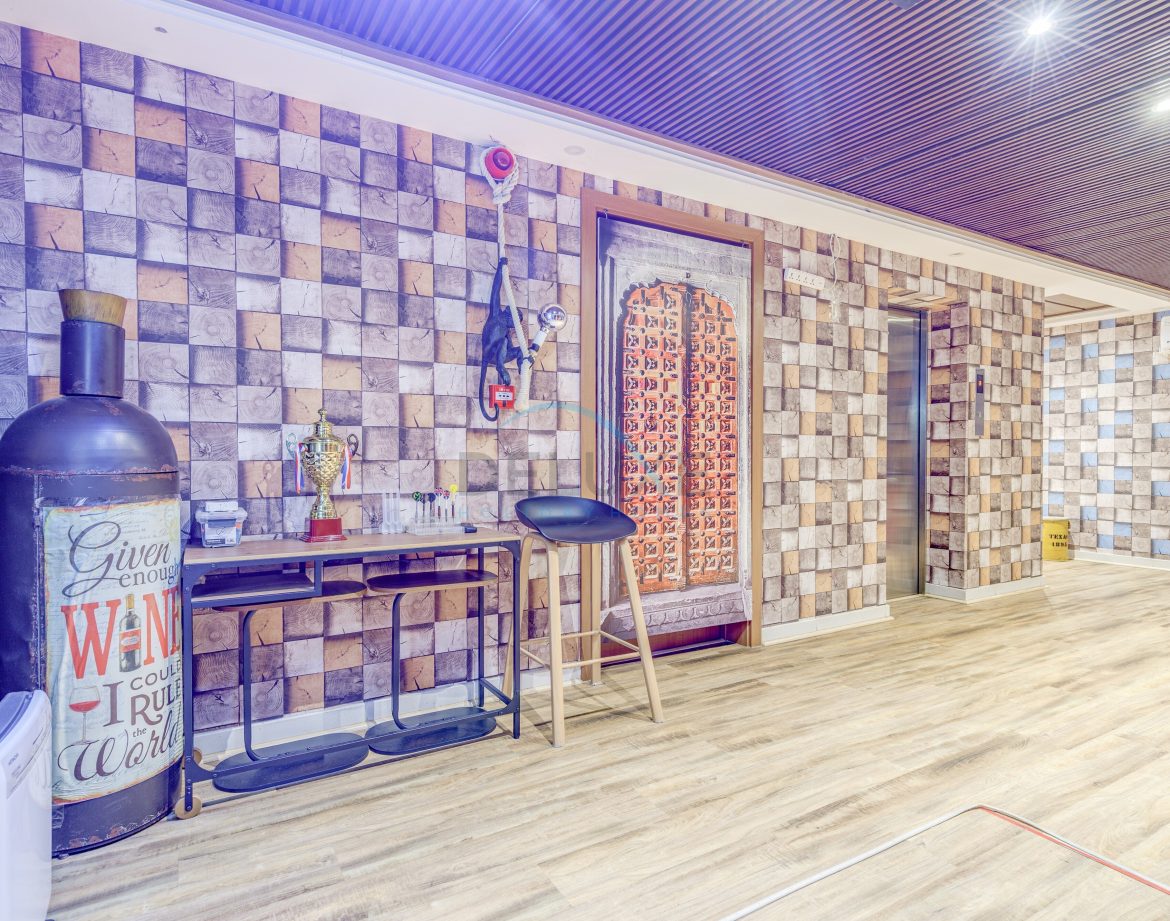 2-Bedroom Sea-View Apartment — Mina Al Fajer — photo 9