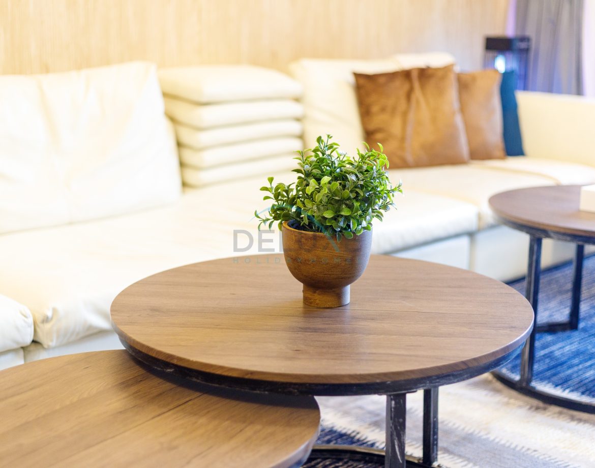 2-Bedroom Sea-View Apartment — Mina Al Fajer — photo 16