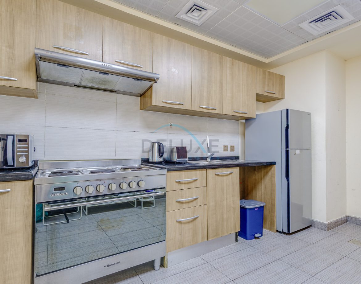 2-Bedroom Sea-View Apartment — Mina Al Fajer — photo 21