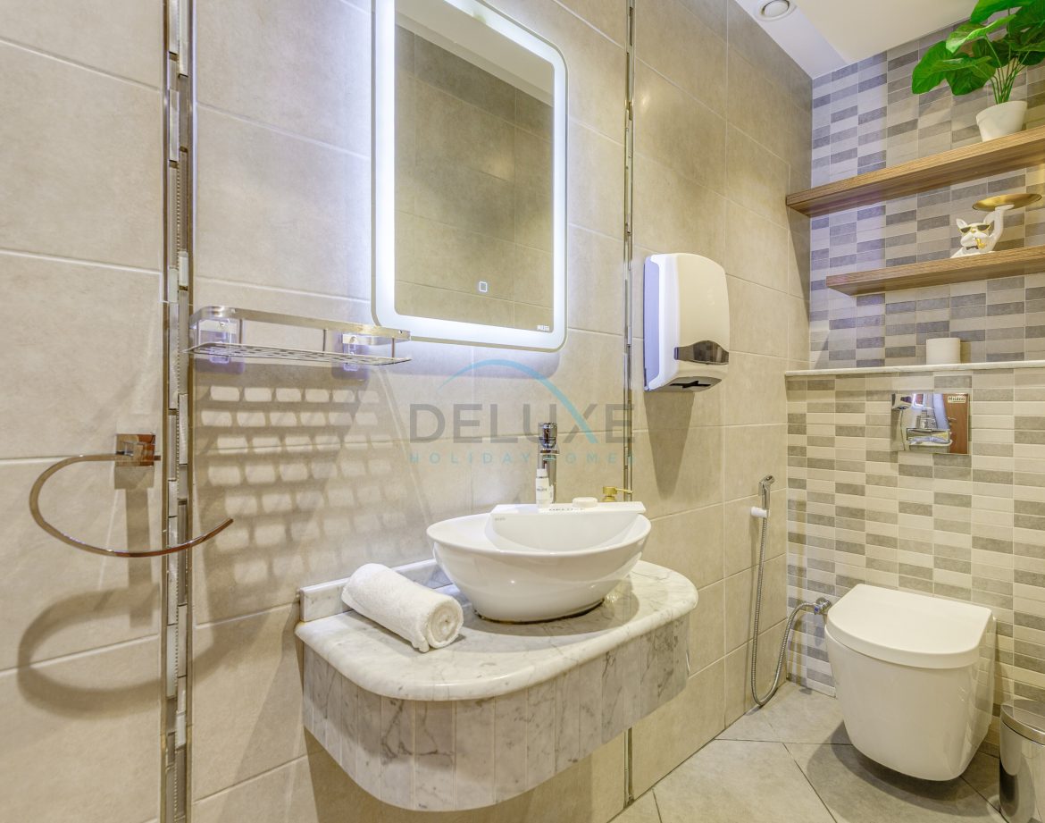 2-Bedroom Sea-View Apartment — Mina Al Fajer — photo 22