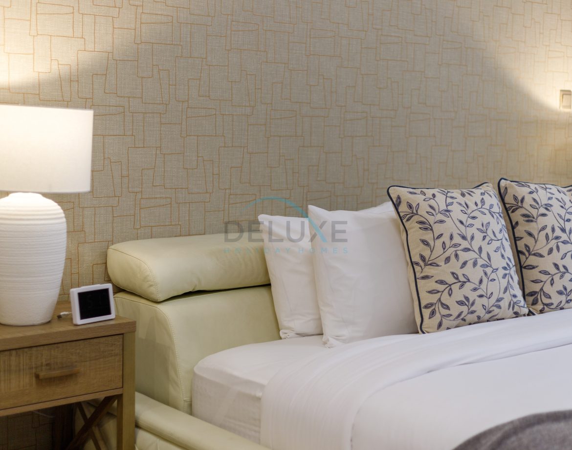 2-Bedroom Sea-View Apartment — Mina Al Fajer — photo 23