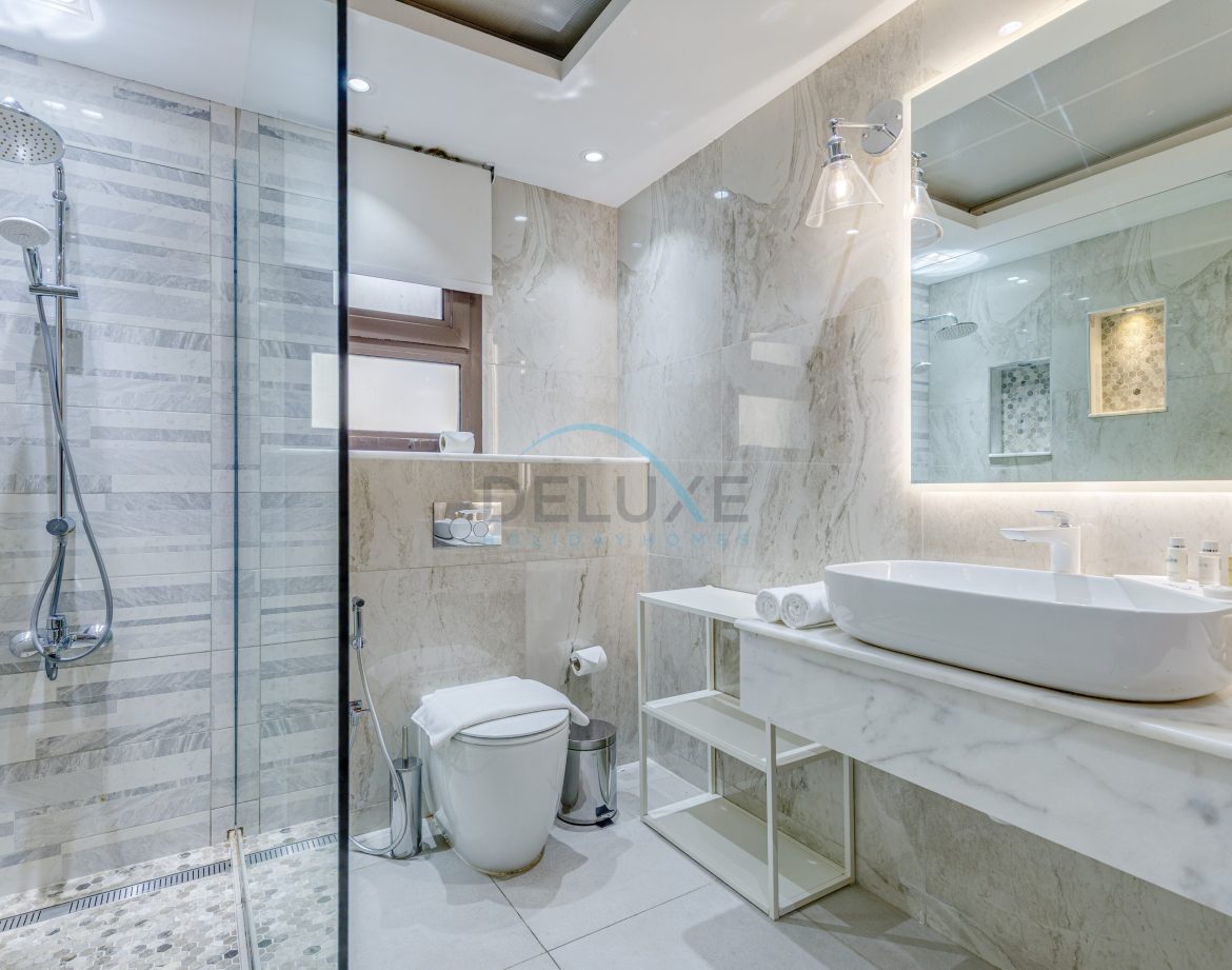 2-Bedroom Sea-View Apartment — Mina Al Fajer — photo 29