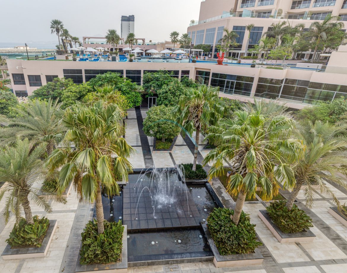 2-Bedroom Sea-View Apartment — Mina Al Fajer — photo 34