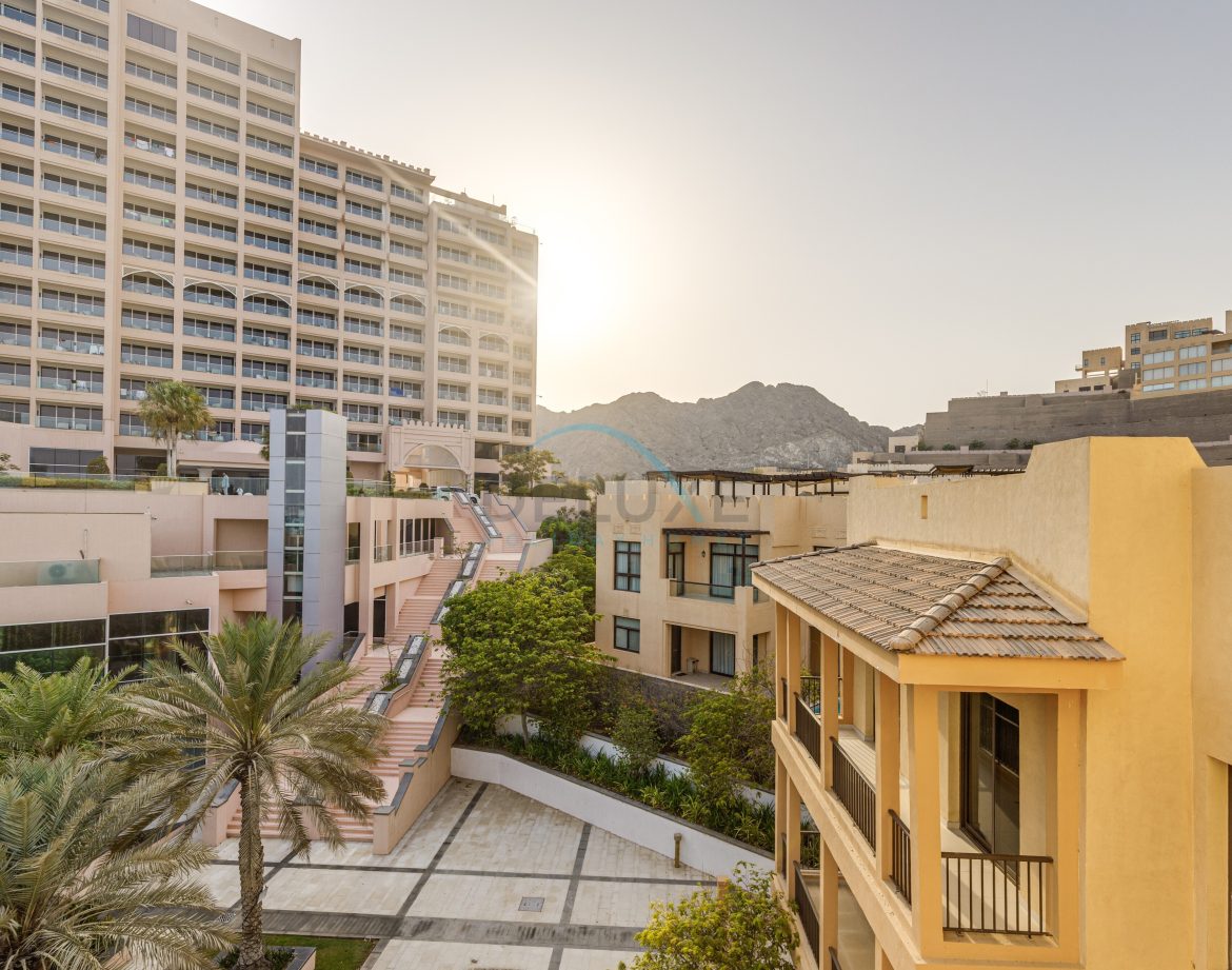 2-Bedroom Sea-View Apartment — Mina Al Fajer — photo 35