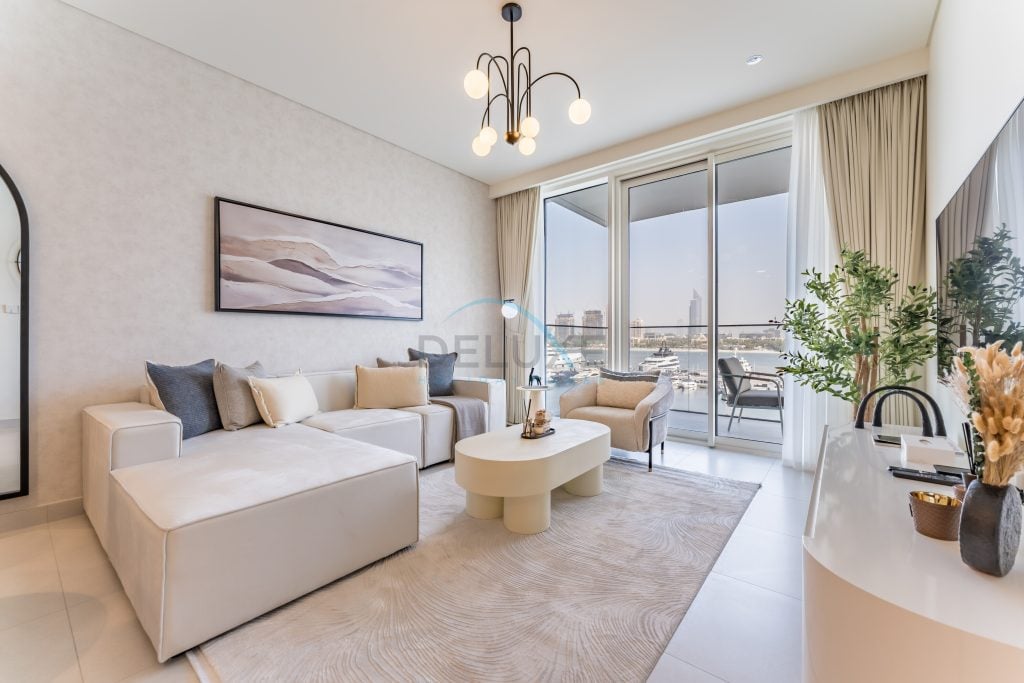 Luxury 2BR Waterfront Apartment with Stunning Harbour Views, Private Beach, and Easy Access to Dubai’s Prime Landmarks, Beach Mansion Tower 1