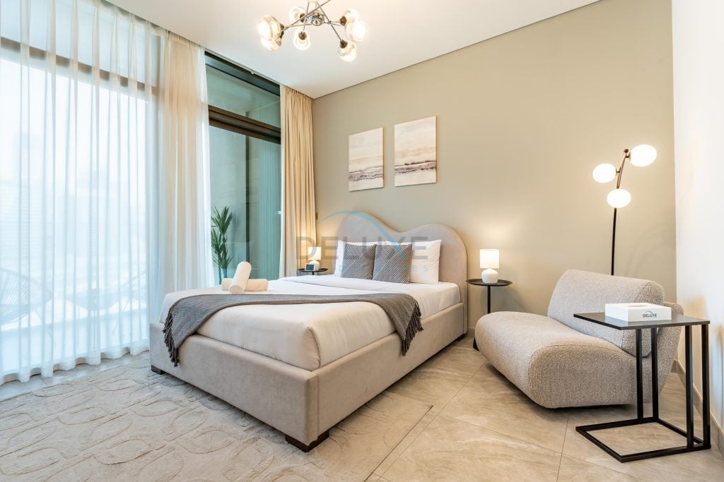 Elegant Studio with Burj Khalifa Tip View, Easy Access to Downtown Attractions, Walk to Metro in Minutes, Peninsula One