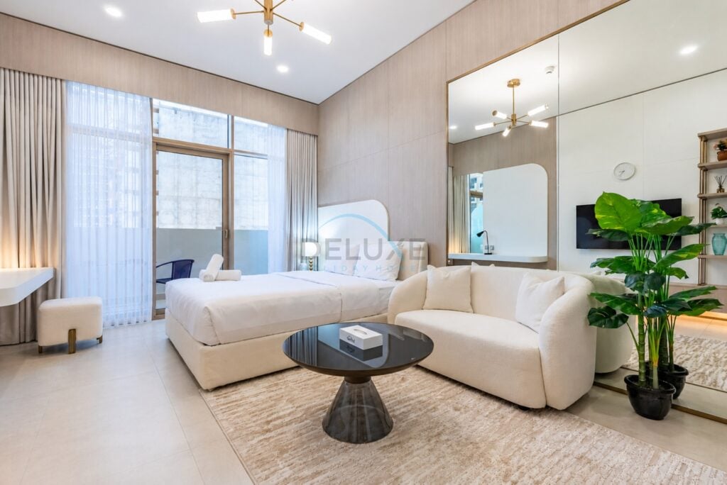 Contemporary Studio, Near Circle Mall and Just a Short Walk to the Park, Pearl House III by Imtiaz