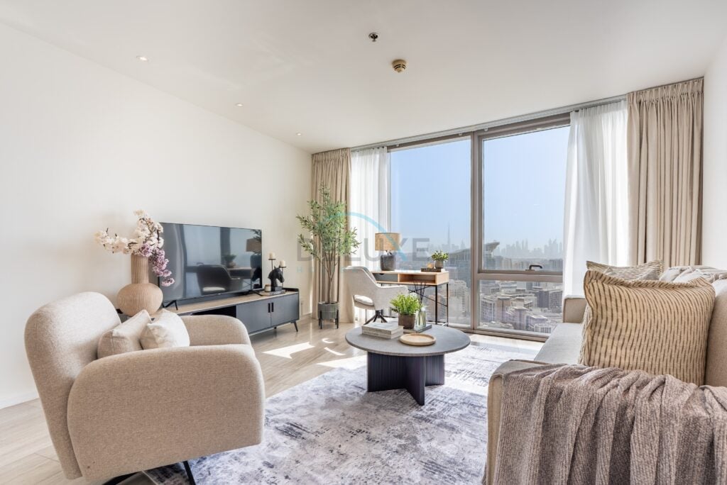 Prime Creekside 1BR on the Top Floor with Harbour Views, a Few Minutes’ Walk from the Metro, D1 Tower, Al Jaddaf