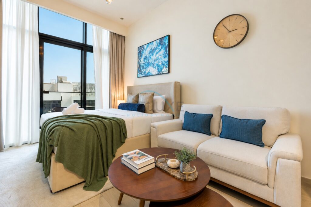 Chic Studio with a Community-Facing Balcony, Just Minutes by Car from Sobha Mall, Azizi Riviera 43