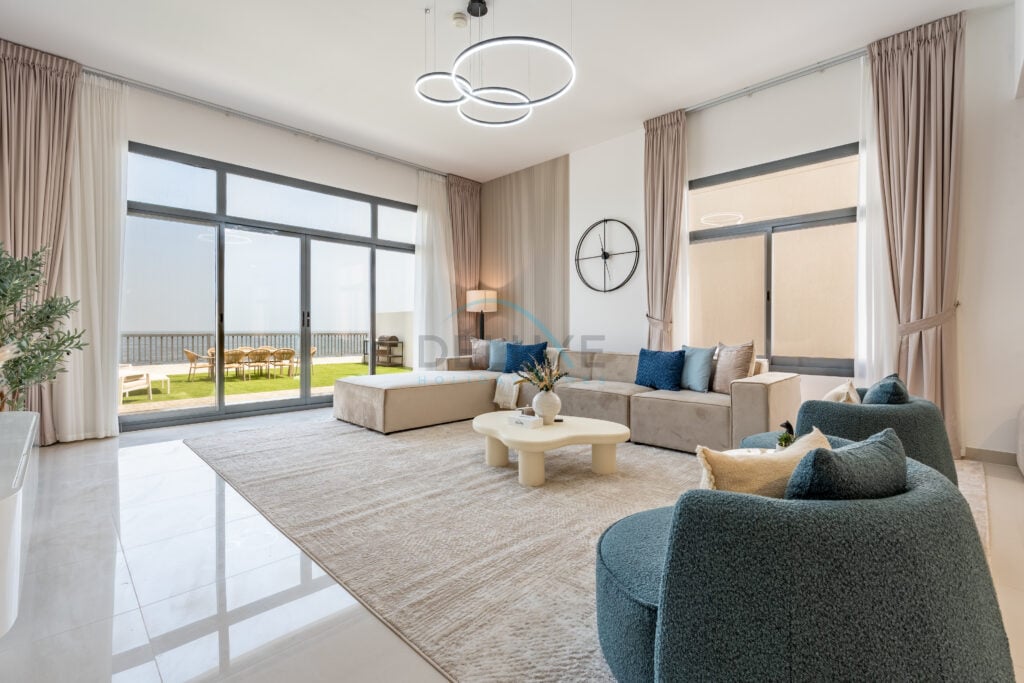 Modern 4BR Villa with Assistant and Driver Room, Spacious Backyard and BBQ Overlooking Gulf Views, Al Dana Island,