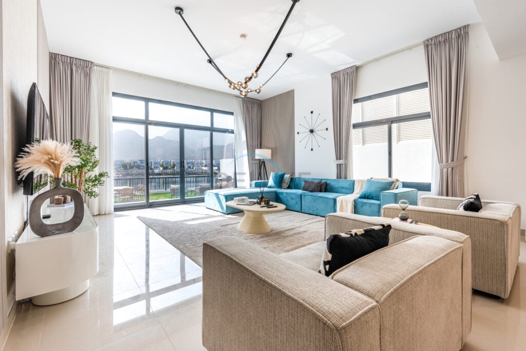 Modern 4BR Plus Assistant and Driver’s Room with Sea and Mountain Views, BBQ, Spacious Garden, Al Dana Island