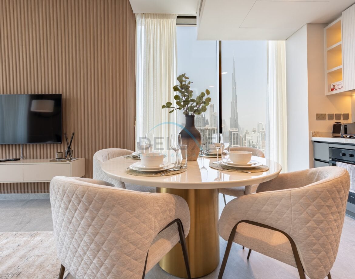 Sky-Level 1BR with Spacious Balcony Overlooking the Canal, Minutes from Downtown, Peninsula Four — photo 2