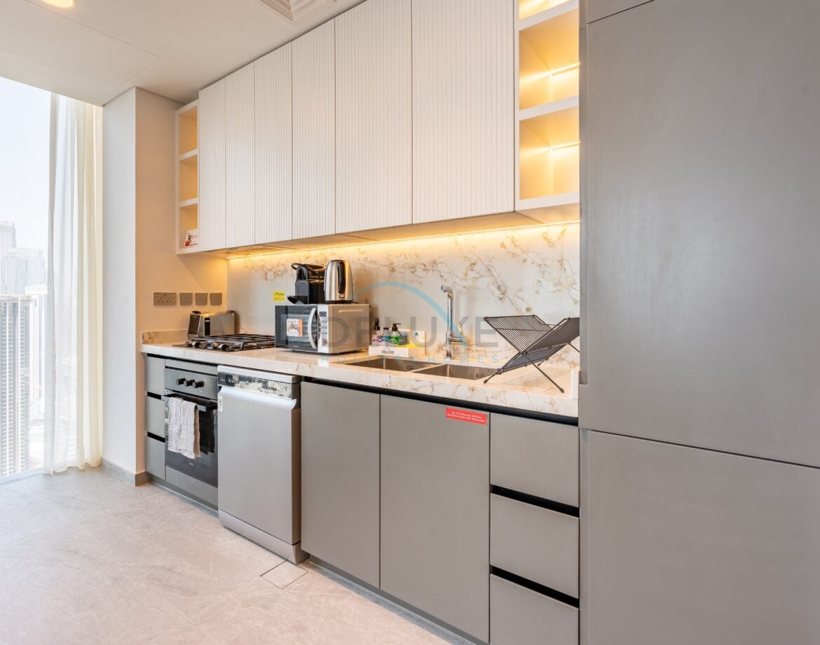 Sky-Level 1BR with Spacious Balcony Overlooking the Canal, Minutes from Downtown, Peninsula Four — photo 8