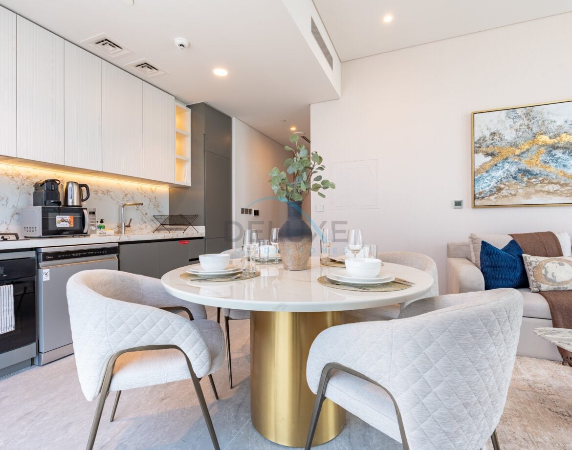 Sky-Level 1BR with Spacious Balcony Overlooking the Canal, Minutes from Downtown, Peninsula Four — photo 9