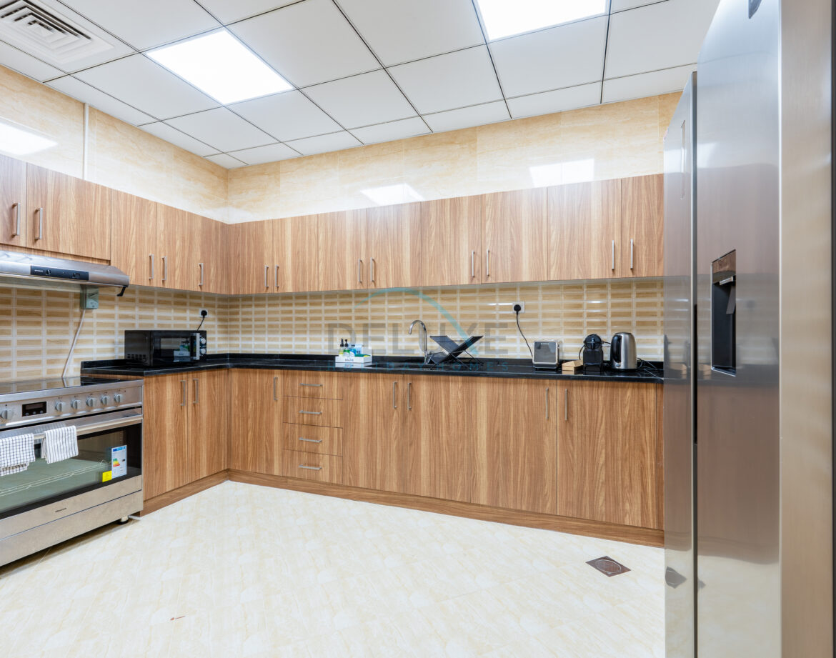 Modern 4BR Plus Assistant and Driver’s Room with Sea and Mountain Views, BBQ, Spacious Garden, Al Dana Island — photo 9
