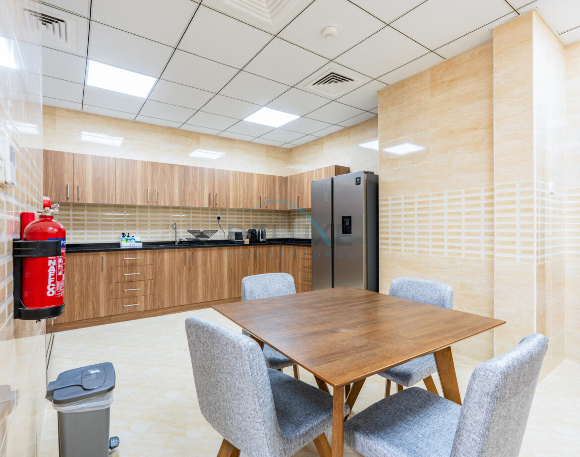 Modern 4BR Plus Assistant and Driver’s Room with Sea and Mountain Views, BBQ, Spacious Garden, Al Dana Island — photo 10
