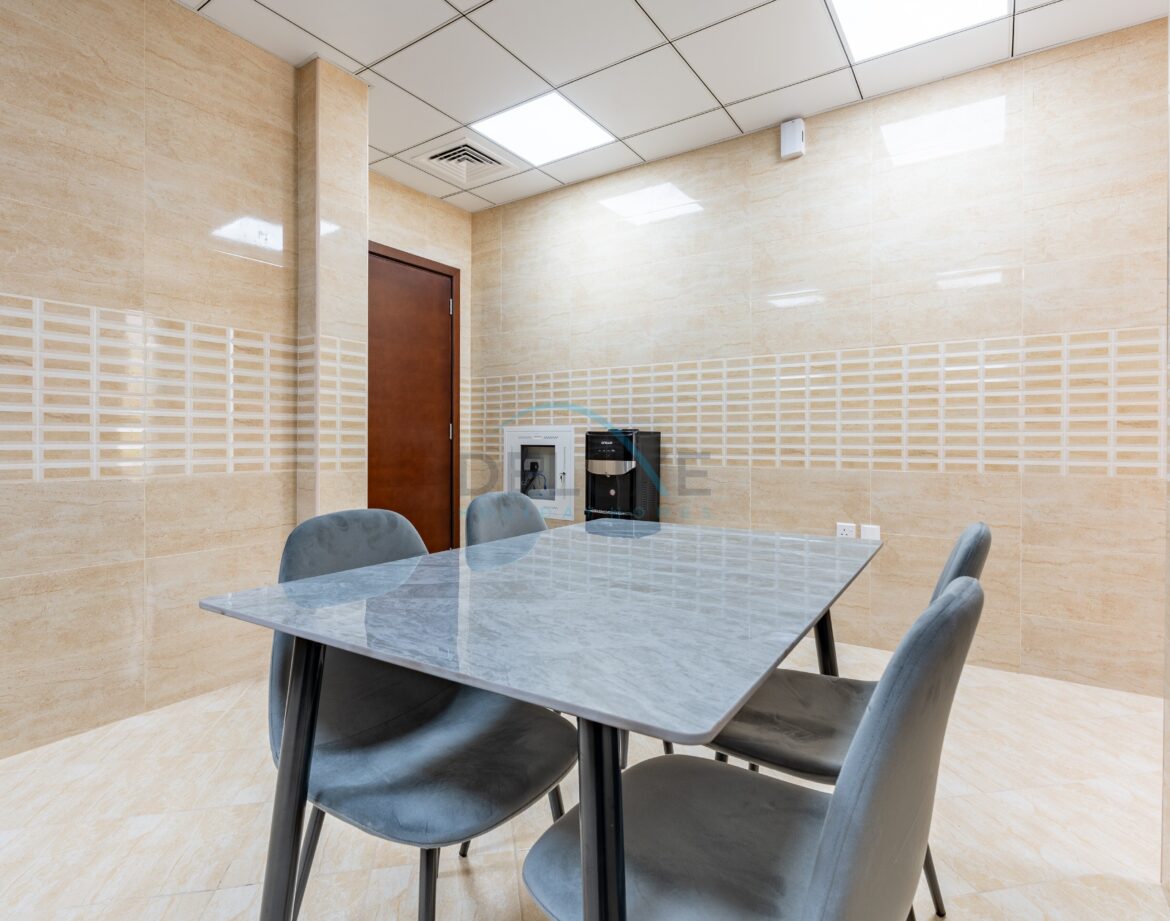 Contemporary 4BR Villa with Assistant & Driver Rooms, Gulf Views, BBQ and Outdoor Lounge, Al Dana Island — photo 12